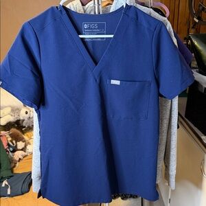 Figs Women's Catarina one pocket scrub top NAVY